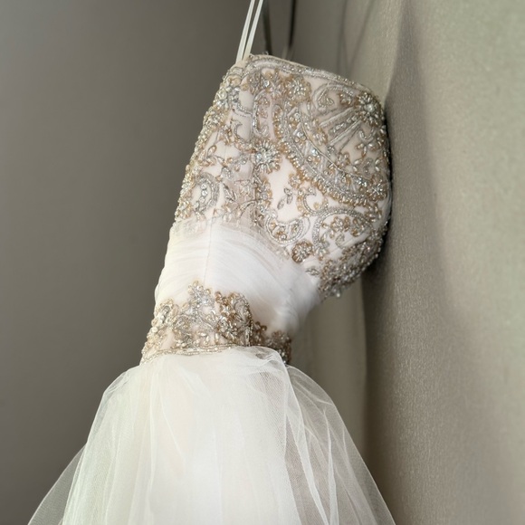 Casablanca Bridal Gown - Picture 2 of 16